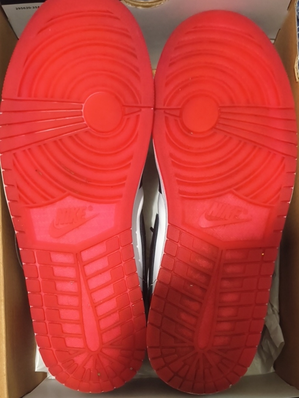 Jordan 1 Low SE - Picture 9 of 9